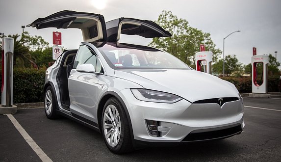 Пост в блоге «Схему работы дверей Falcon doors на Model X объяснили при помощи Lego – обзоры электромобилей»