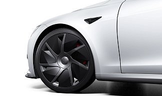 Tesla Model S Plaid белого цвета 2025 года на 21 колёсах фото 4