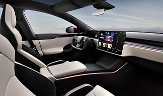 Tesla Model S Plaid красного цвета 2025 года на 21 колёсах фото 5