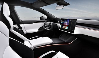 Tesla Model S Plaid белого цвета 2025 года на 21 колёсах фото 5