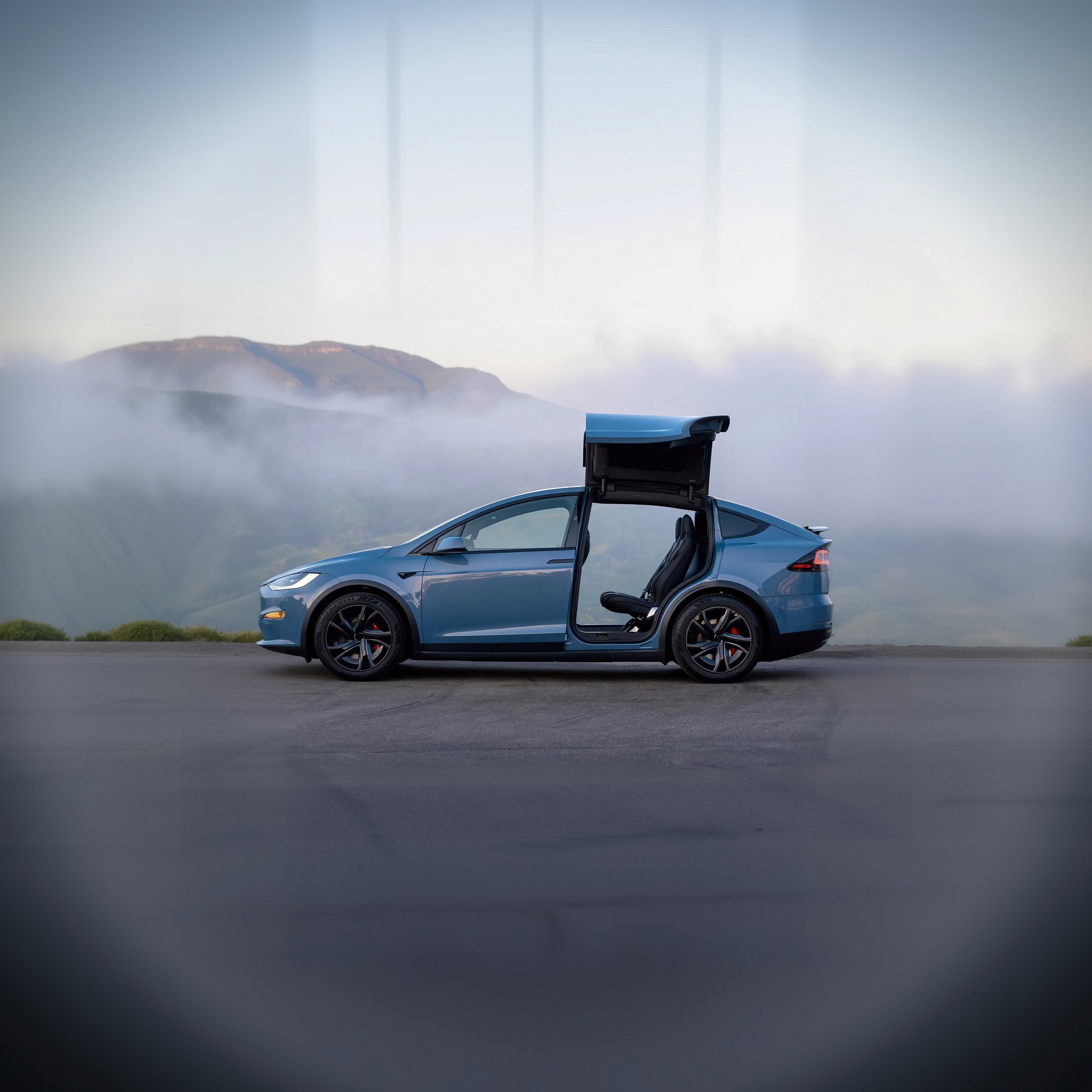 Автомобиль Tesla Model X