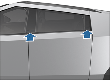 Вид автомобиля сбоку со стрелками, указывающими на кнопки открытия дверей