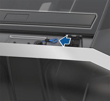 Крыша со снятой накладкой, показывающая низковольтную проводку и выделенный синим цветом вывод питания