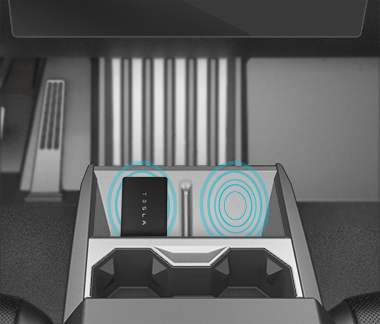 Ключ-карта с концентрическими кругами на центральной консоли