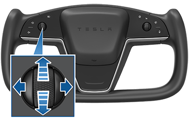 Рулевое колесо с увеличенным изображением левой кнопки прокрутки со синими стрелками, указывающими вверх, вниз, влево, вправо