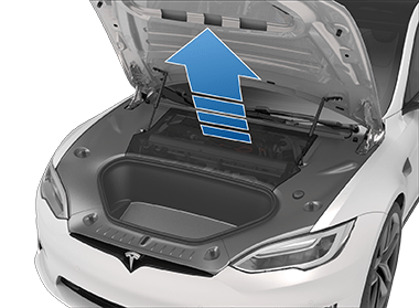 Открытый передний капот с выделенной сервисной панелью и стрелкой, указывающей вверх.