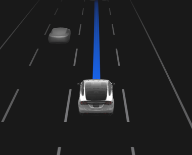 Одна синяя линия перед автомобилем, отображаемая на приборной панели
