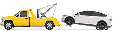 Model X буксируется с передними колесами, поднятыми эвакуатором, и задними колесами на подкатных тележках.