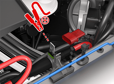 положительный кабель низковольтного источника питания подключается к положительной клемме для запуска.