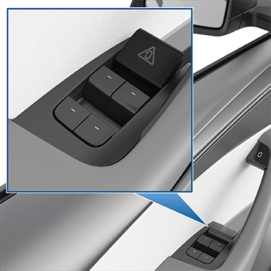 Стрелка указывает на необходимость потянуть вверх переключатель разблокировки двери