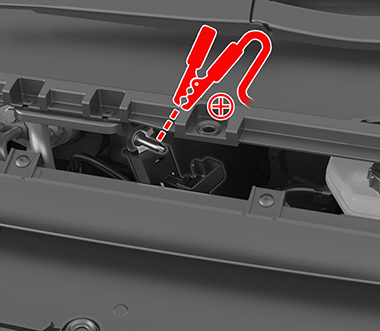 Подключение положительного кабеля низковольтного источника питания к положительной клемме.