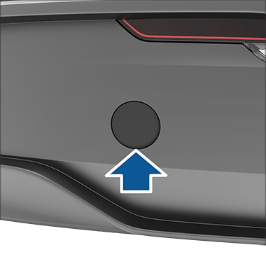 Стрелка, указывающая на крышку буксировочной проушины автомобиля.