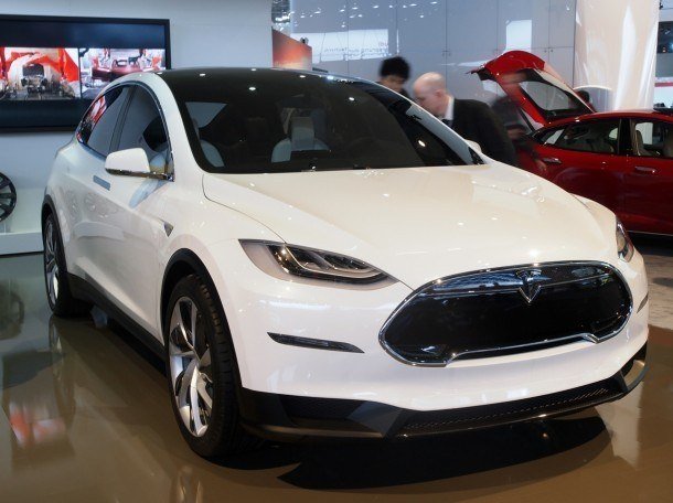 Выпуск кроссовера Tesla Model X перенесли на 3 квартал 2015