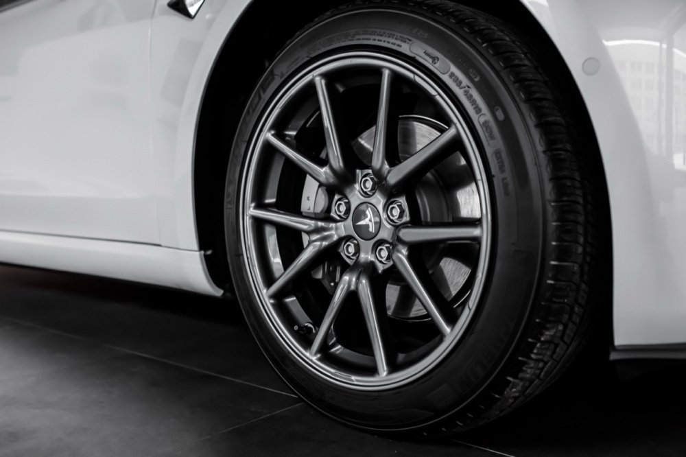 Tesla планирует сделать рулевое управление электрическим