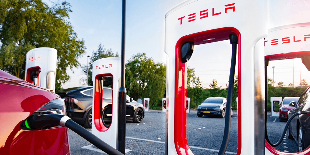 Tesla расширит сеть Supercharger в следующем году
