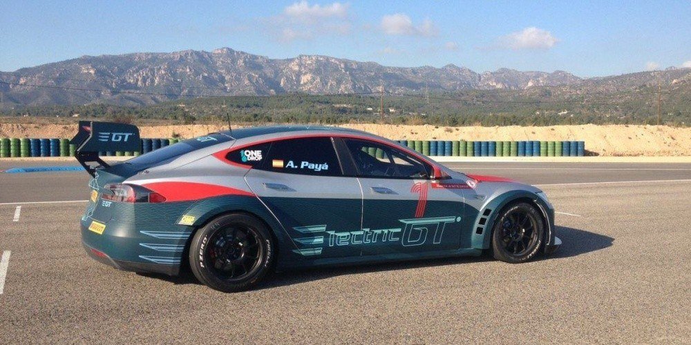 Тизер Tesla Model S P100D на треке Electric GT [видео]