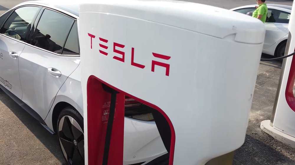Доступ к Tesla Supercharger открыт для других марок в новых странах Европы