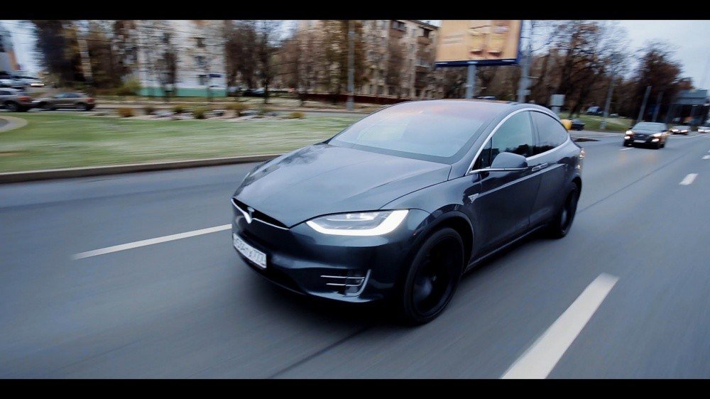 #MoscowTeslaStories Роман, владелец Tesla, о зарядках для электромобилей и автопилоте в Москве