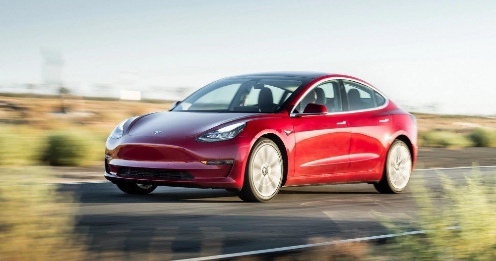 Tesla регистрирует множество VIN-номеров для Model 3, возможно достигнув выпуска 2000 машин в неделю