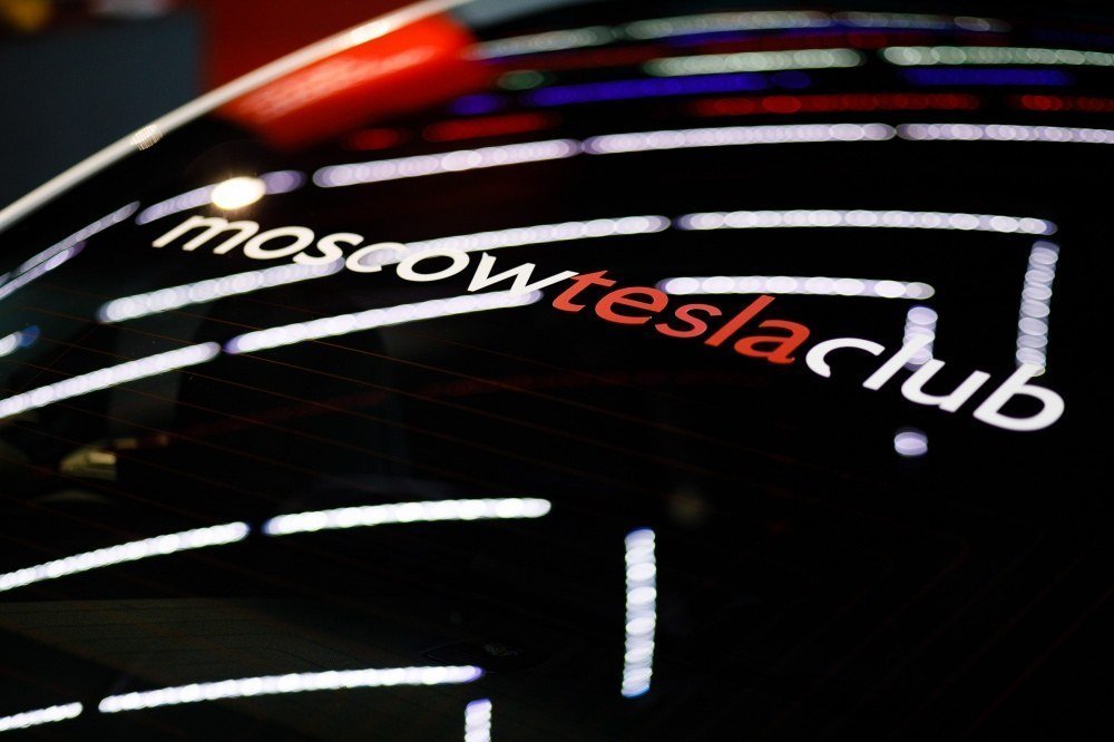 Заказать Tesla теперь можно в "Связном"