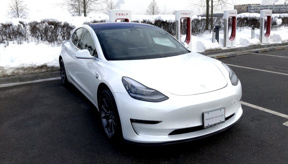 Новогоднее обновление прошивки Tesla — световое шоу, интерфейс, развлечения и полезности