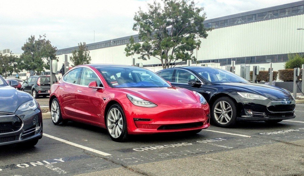 Производство Model 3 превысило 1000 экземпляров в неделю