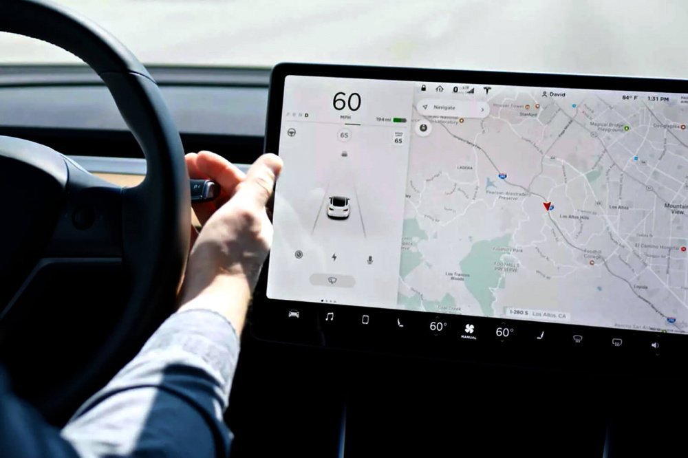 Автопилот Tesla будет проезжать перекрестки на зеленый сигнал светофора без подтверждения водителя