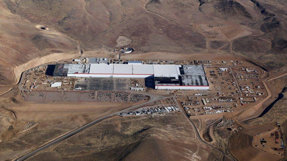 Tesla Gigafactory - видео с дрона по состоянию на декабрь 2016 [видео]