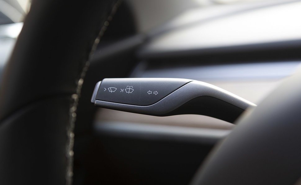 Стеклоочистители Tesla получат собственную нейросеть