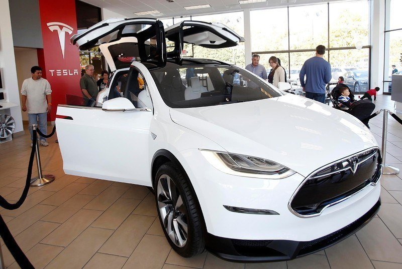 Кроссовер Tesla Model X собрал более 6000 предзаказов