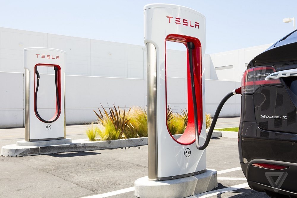 Tesla откроет сеть зарядок Supercharger для электромобилей других марок