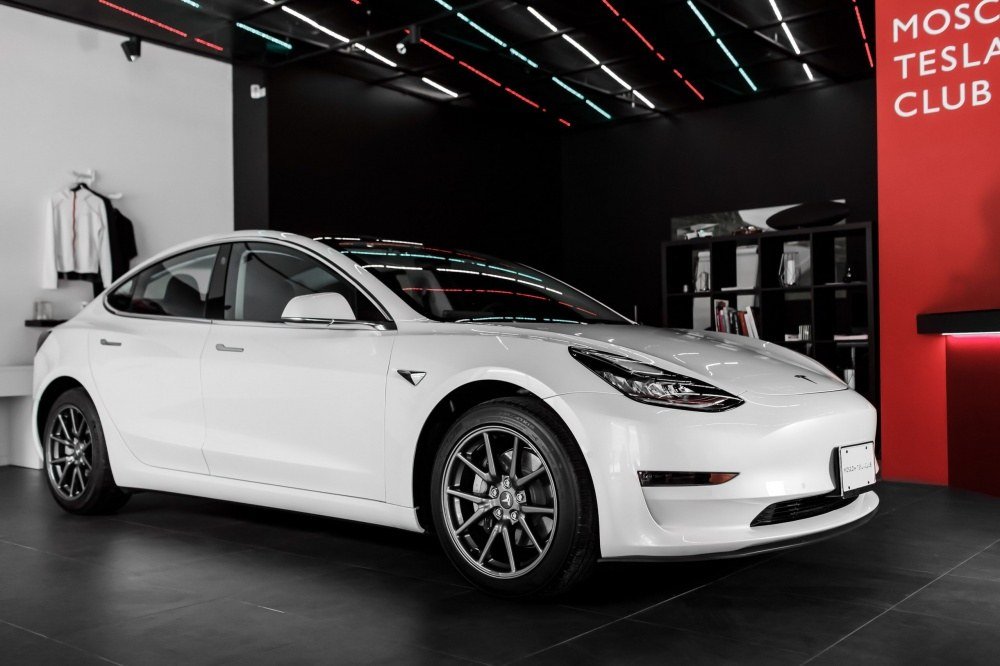 Tesla Model 3 европейской спецификации доступна к заказу