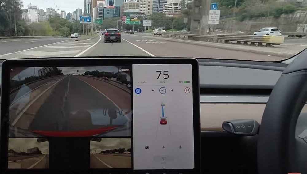 Видео с боковых камер автопилота Tesla будет выводиться на дисплей с активацией поворотников