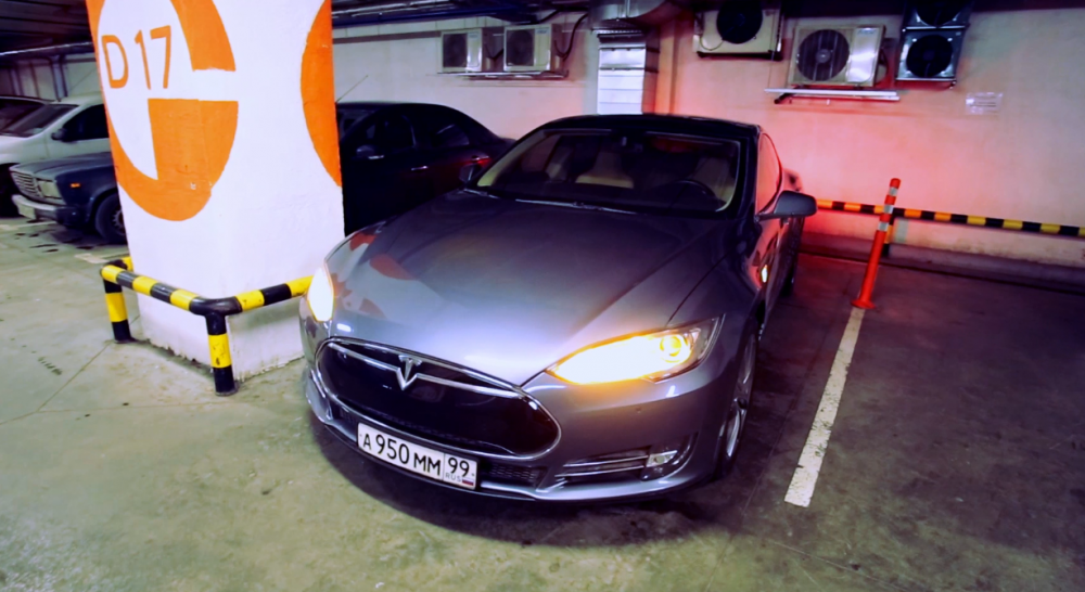 #MoscowTeslaStories Александр Чачава о гонках на треке и сколько яблок помещается в Tesla Model S