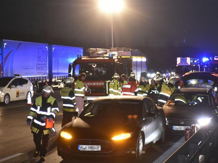 Tesla оплатит ремонт Model S, владелец которой спас другого водителя на автостраде