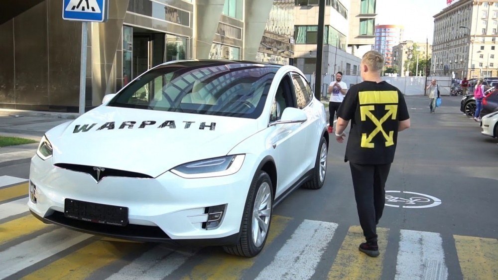 Tesla на 25-летие блогеру Warpath - самая необычная выдача Model X P100D