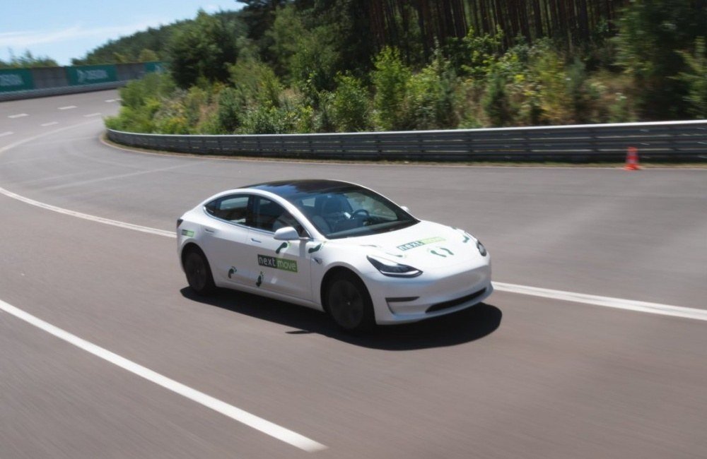 Tesla Model 3 под управлением автопилота прошла более 1000 км без подзарядки