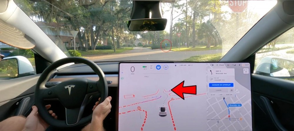 Автопилот Tesla FSD пропускает пешеходов на противоположной стороне перекрестка [видео]