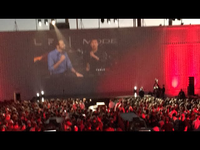 Tesla Model 3 трансляция со сцены