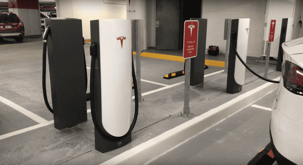 Первые компактные Tesla Supercharger установлены на парковках в Чикаго и Бостоне