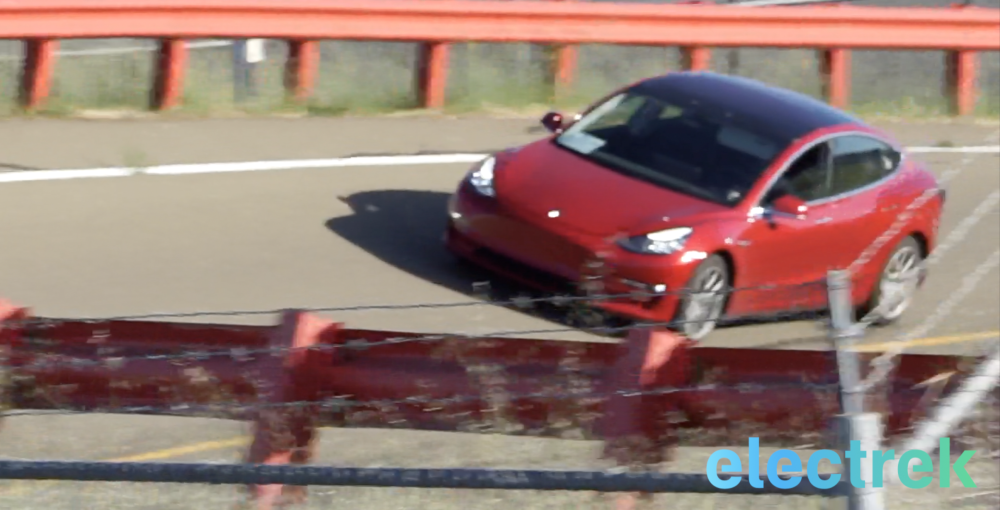 Видео Tesla Model 3 на тестовом полигоне во Фримонте [видео]