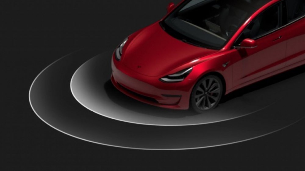 Обновление прошивки Tesla превращает машину в потрясающую музыкальную колонку