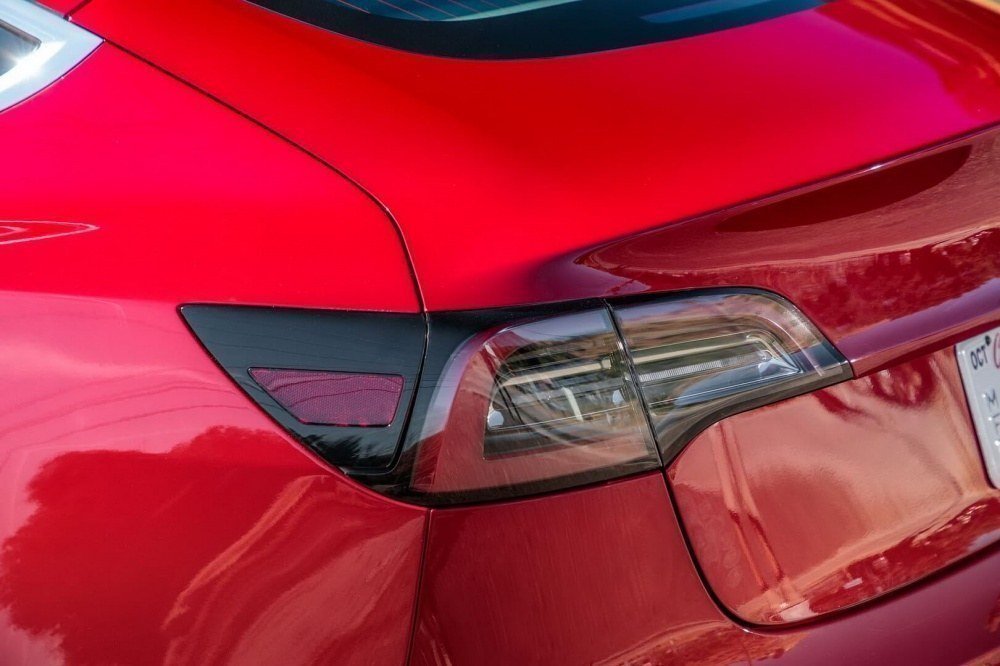 Tesla Model 3 для Европы получили функцию мигания стоп-сигналов