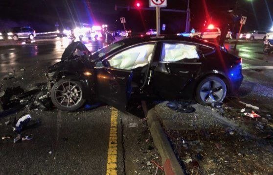 Водитель и пассажир Tesla Model 3 получили минимальные травмы после серьезного ДТП