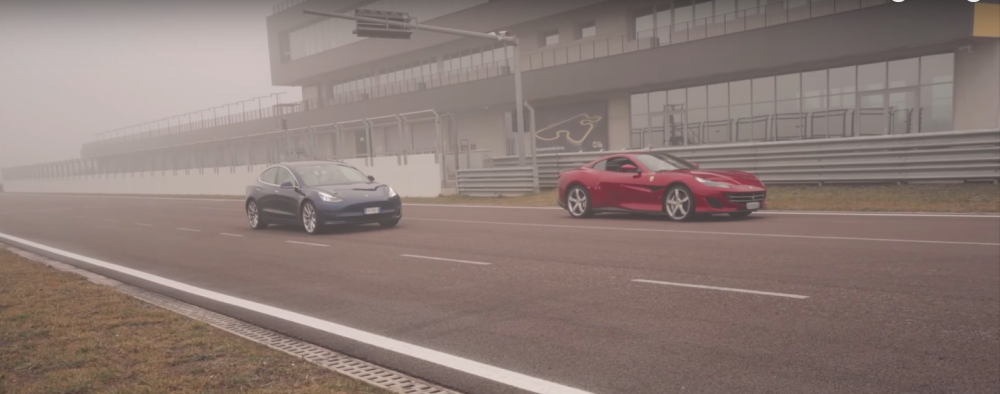 Tesla Model 3 Performance против Ferrari Portofino на треке