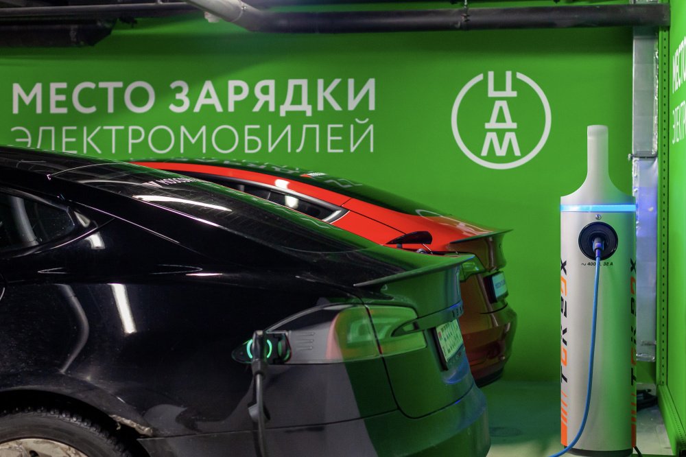 На парковках в России могут появиться зарядные станции