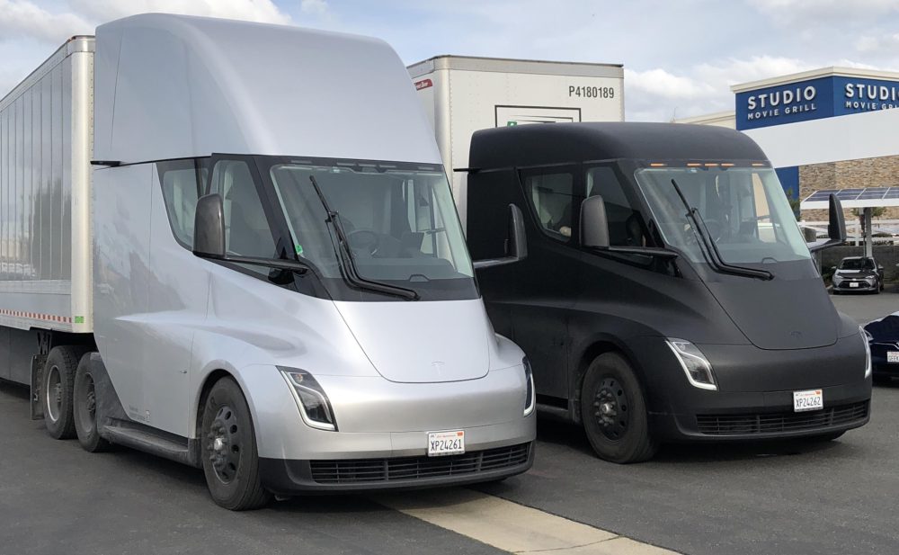 Тягачи Tesla Semi совершили первый грузовой рейс с Gigafactory 1 до завода Tesla в Калифорнии