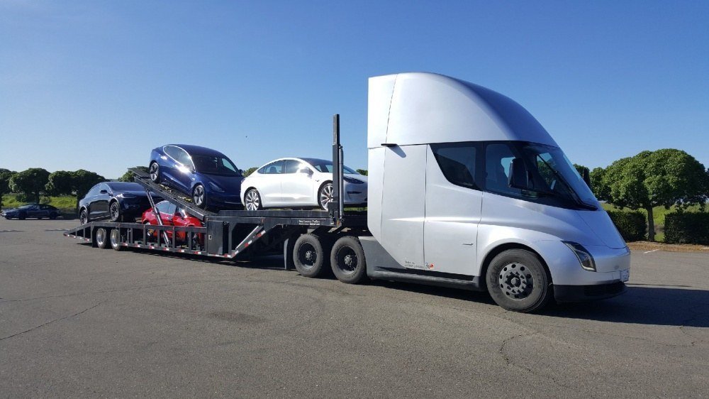 Tesla фокусируется на выпуске Semi