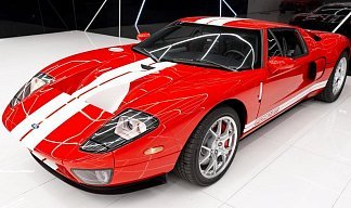 2005 Ford GT красного цвета 2005 года на 19 колёсах фото 2