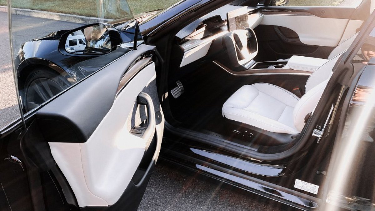 В Tesla Model S и Model X появилось активное шумоподавление